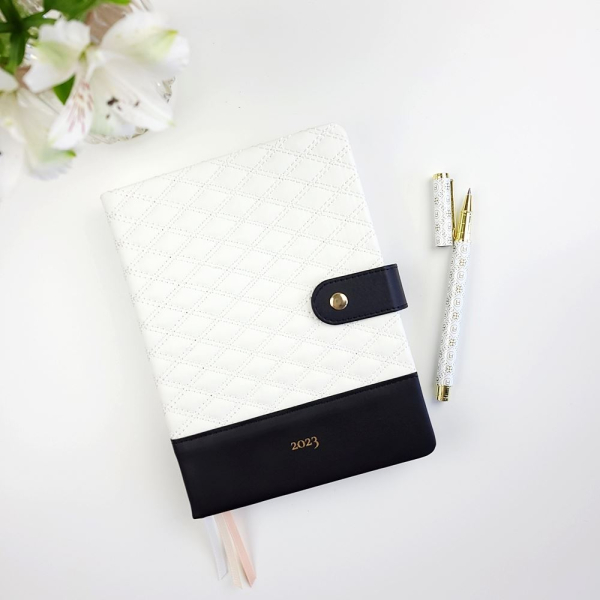 LH Planner Quilted Black and white 2023