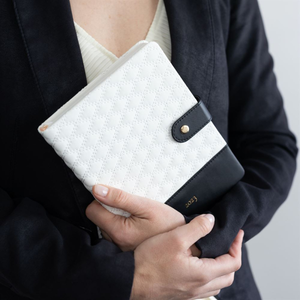 LH Planner Quilted Black and white 2023