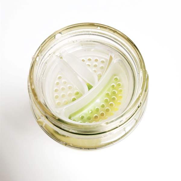 Splasí Daily Wellness Bottle with Strainer