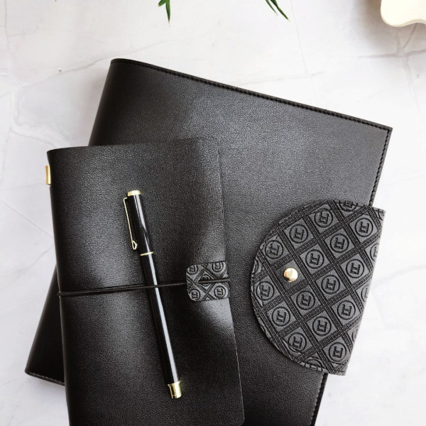 LH Agenda Explorer Refillable Notebook Set and Compendium - Large - Black - LH Monogram + LH Agenda Compendium - Large - Black