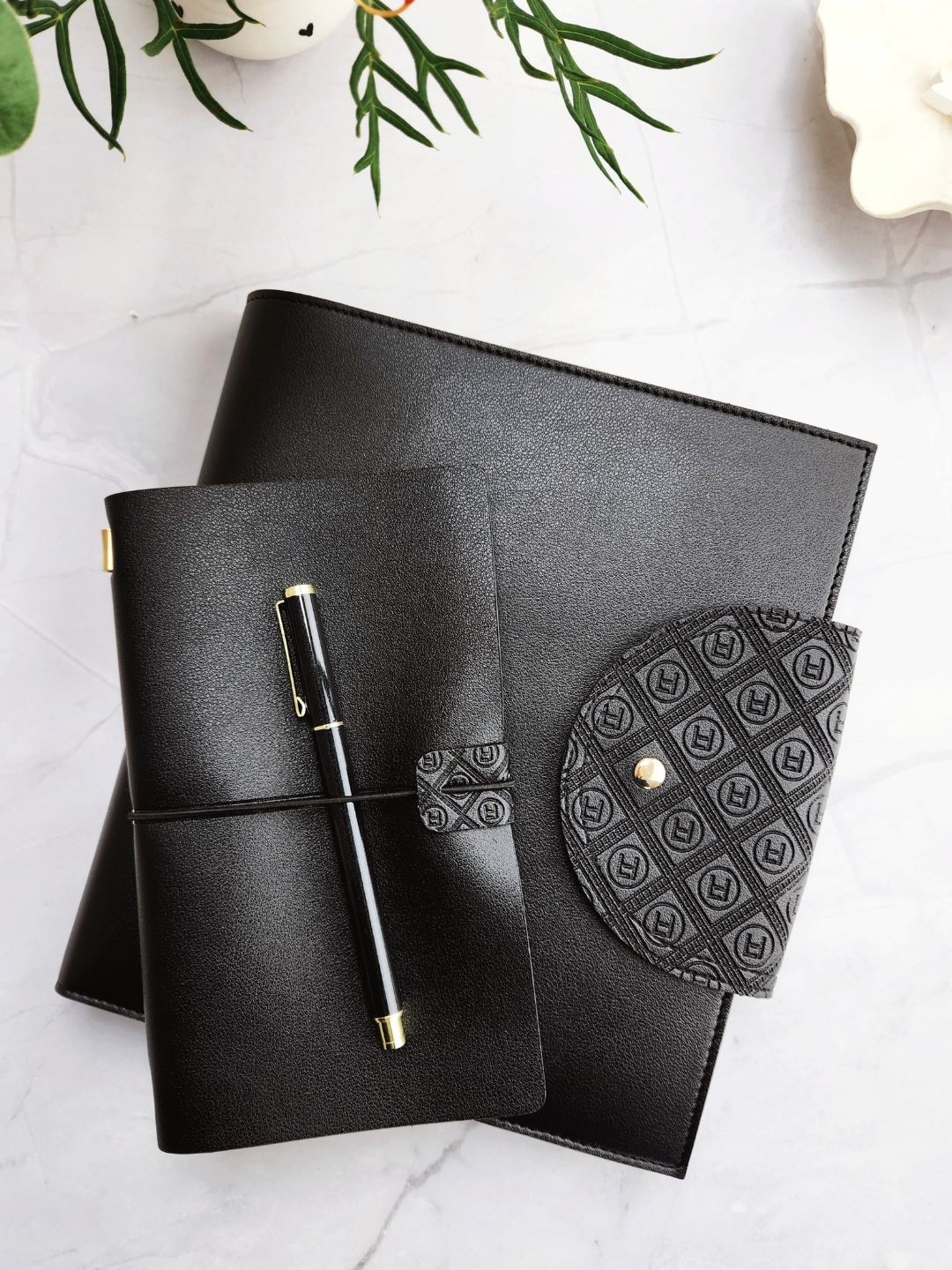 LH Agenda Explorer Refillable Notebook Set and Compendium - Large - Black - LH Monogram + LH Agenda Compendium - Large - Black