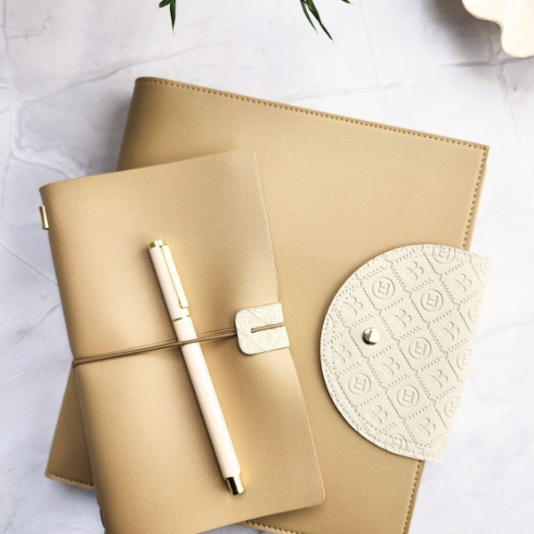 LH Agenda Explorer Refillable Notebook Set and Compendium - Large - Latte - Lucky Clover