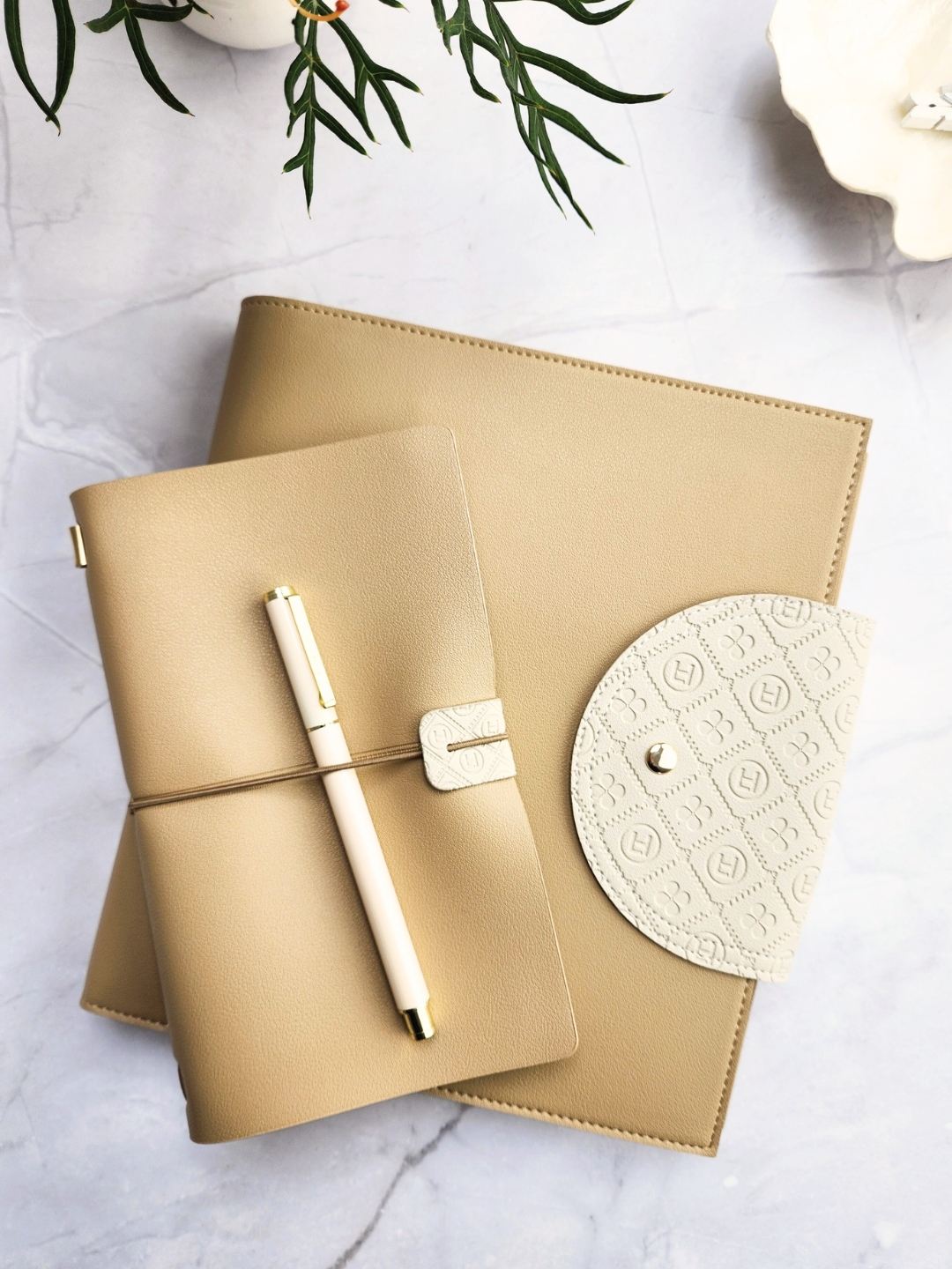 LH Agenda Explorer Refillable Notebook Set and Compendium - Large - Latte - Lucky Clover