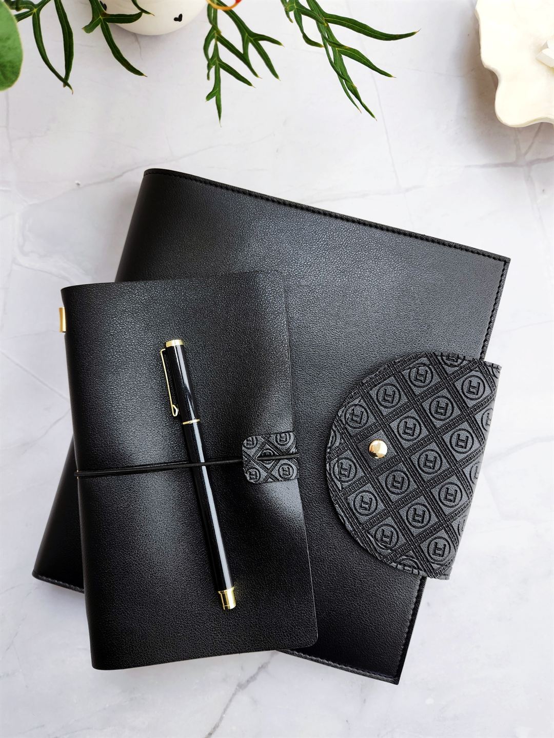LH Agenda Explorer Refillable Notebook Set - Black + LH Agenda Compendium - Large - Black