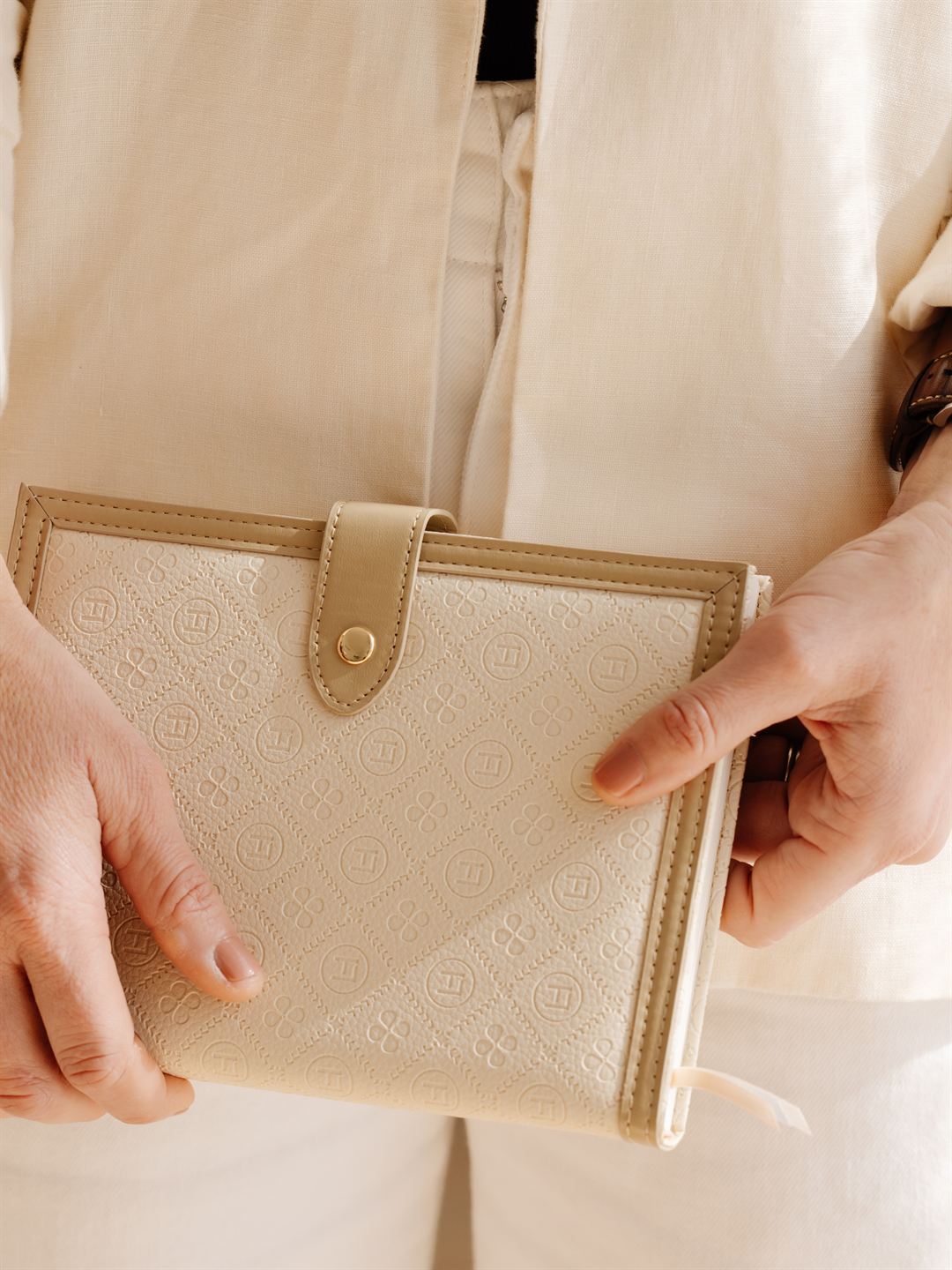LH Planner – Weekly Medium – Ivory – Lucky Clover